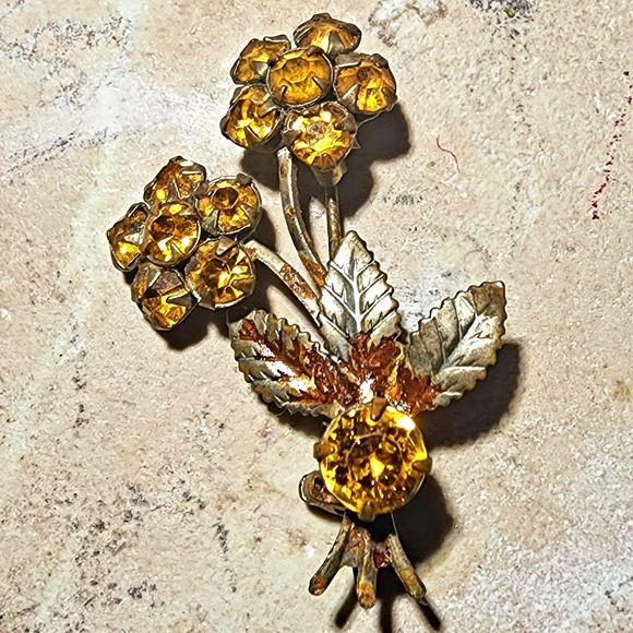 Jewelry - OOAK Vintage 1960s fairycore cottagecore faceted yellow/orange flowers brooch